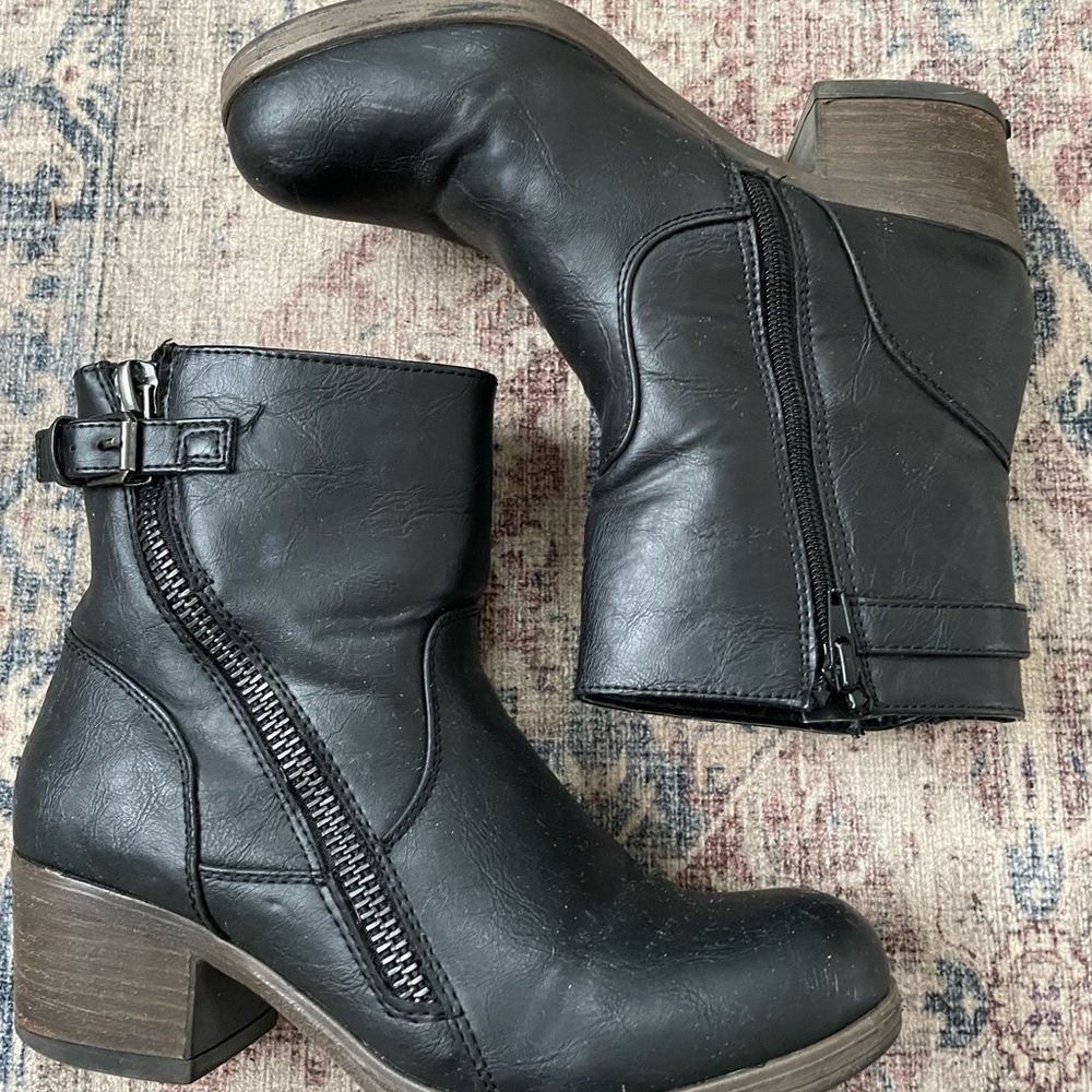 JustFab Women’s Size 8 Ankle Boots